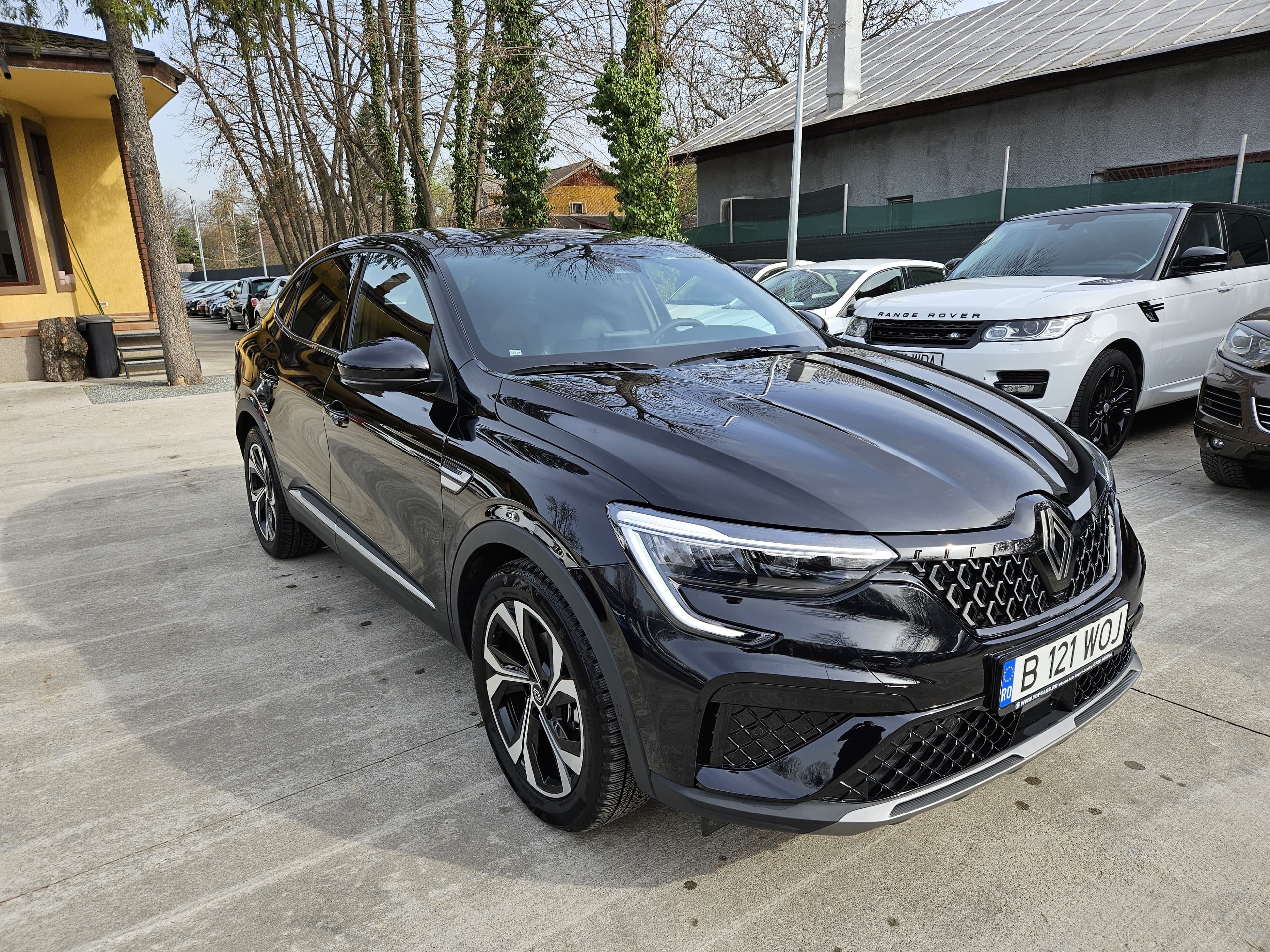 Renault ARKANA photo 1